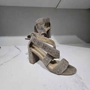 CL by Laundry Boho Chic Beige Womens Chunky Block Heel Sandals sz 7.5